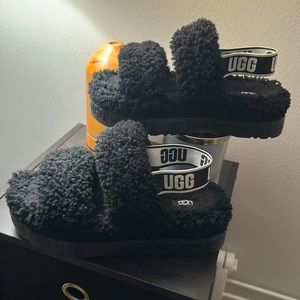 Ugg -Fluffita platform sandals in Black; Size: 8
